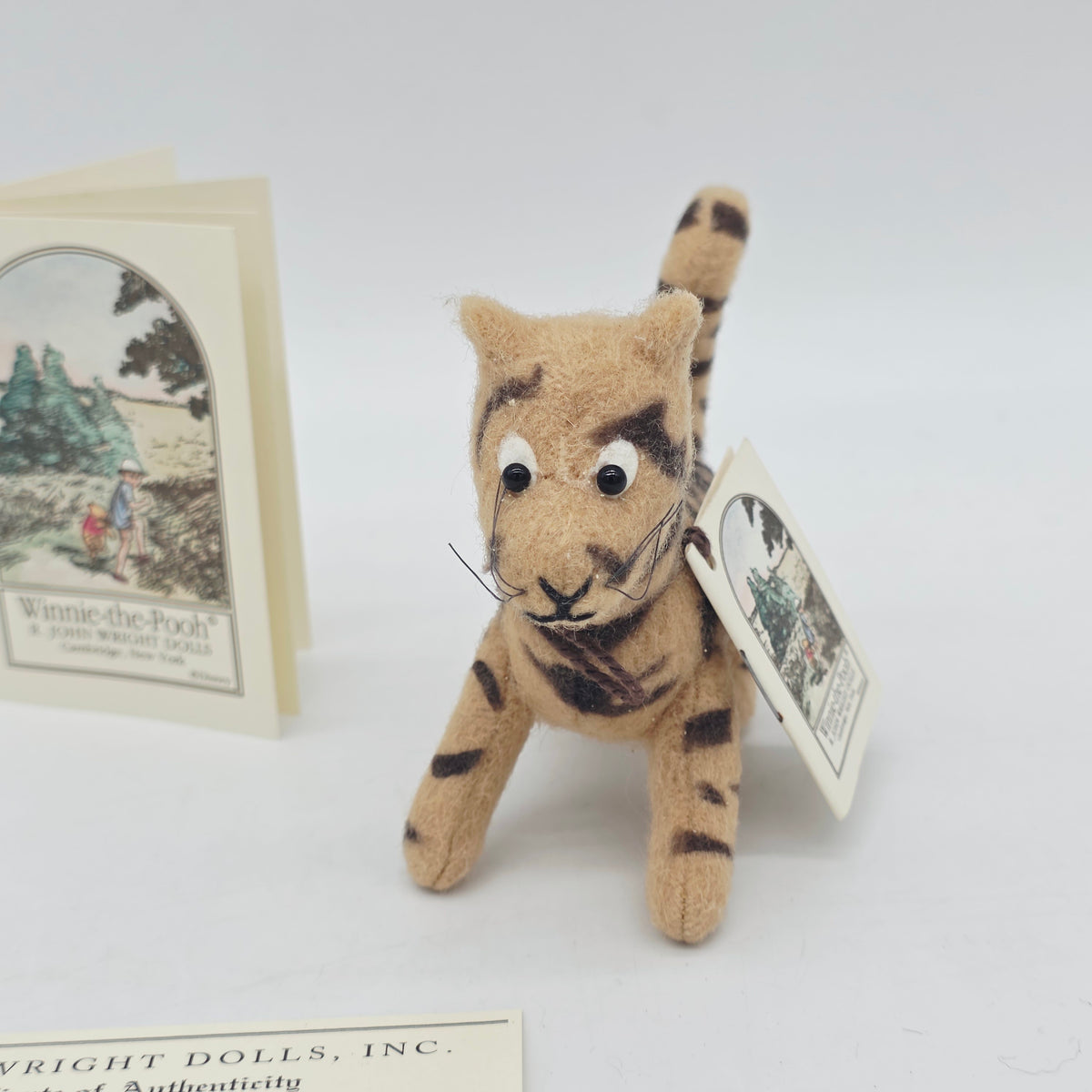 R. John Wright Pocket Tigger Winnie the Pooh 9 cm