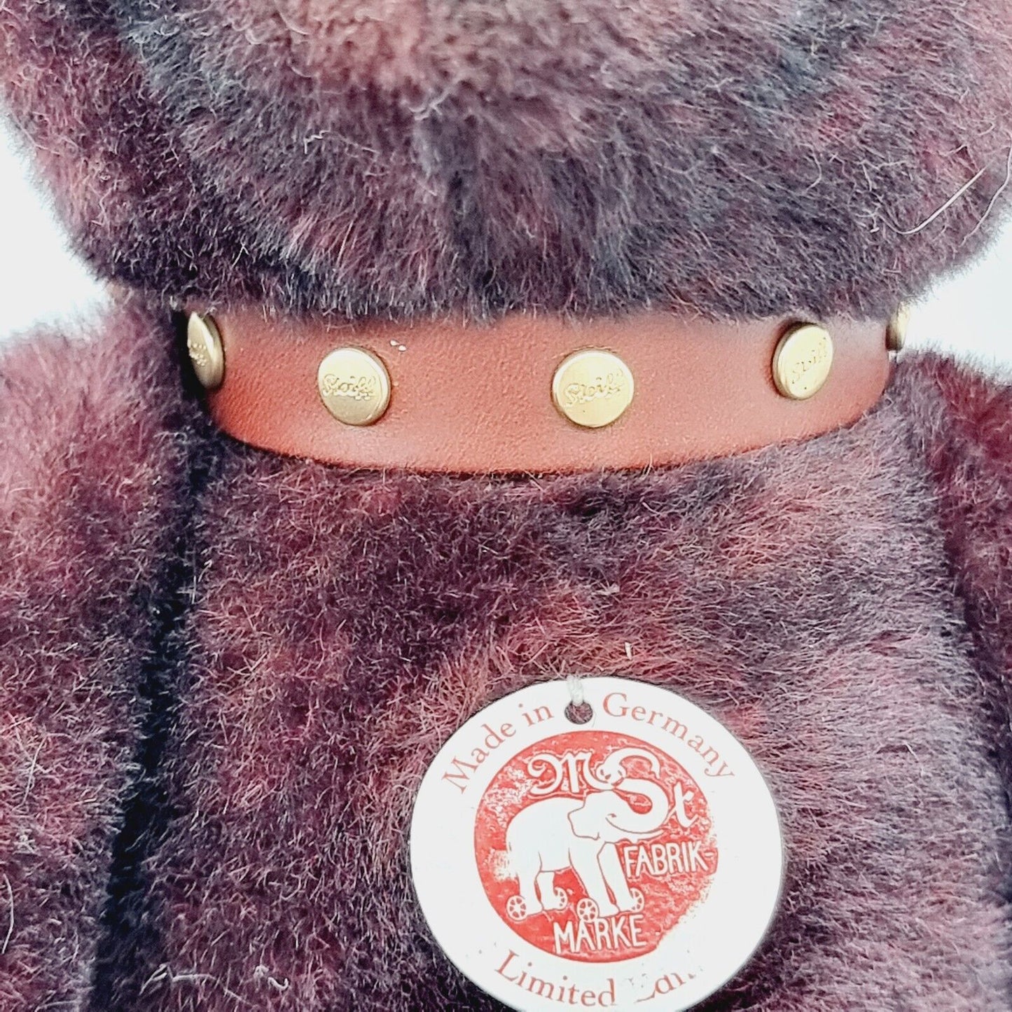 Steiff 038754 Teddybär bordeaux rot mit Halsband und Brummstimme 32 cm limitiert