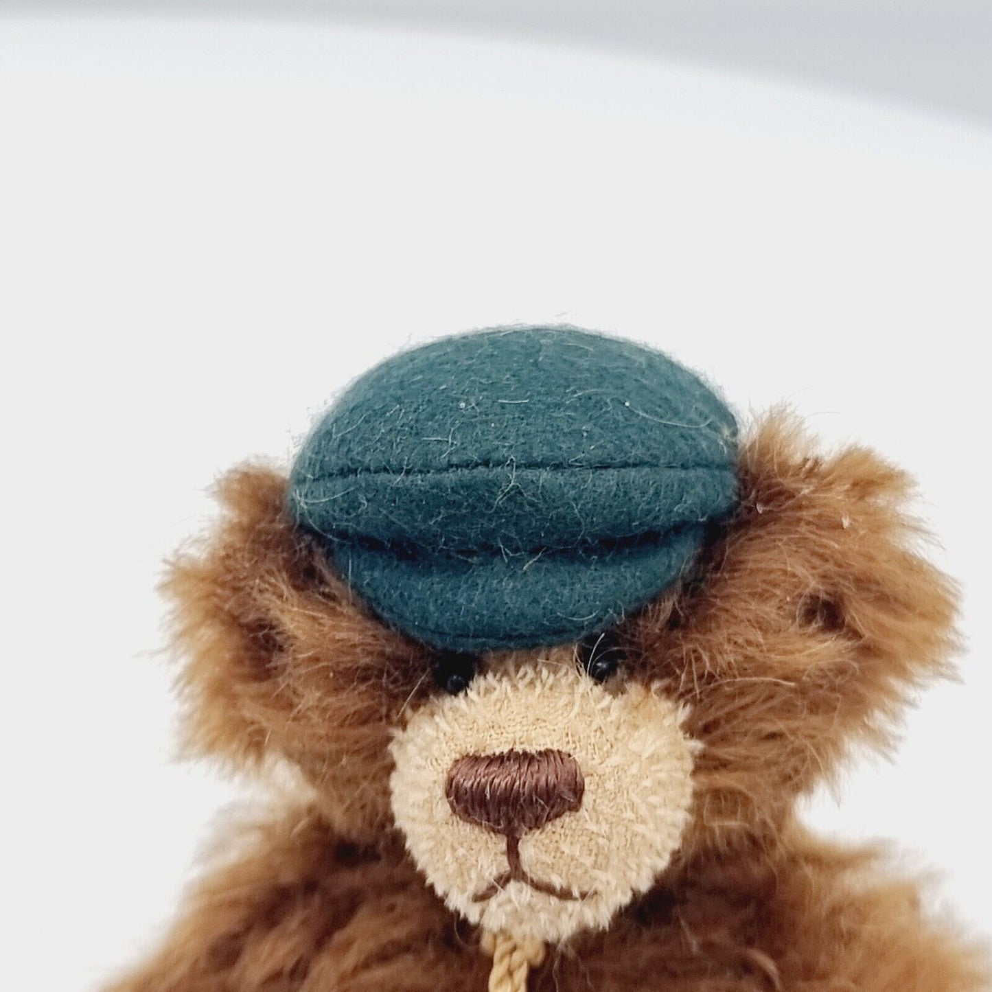 Hermann Teddy Original Jahresbär 2009 mit Hose und Mütze 14 cm Mohair
