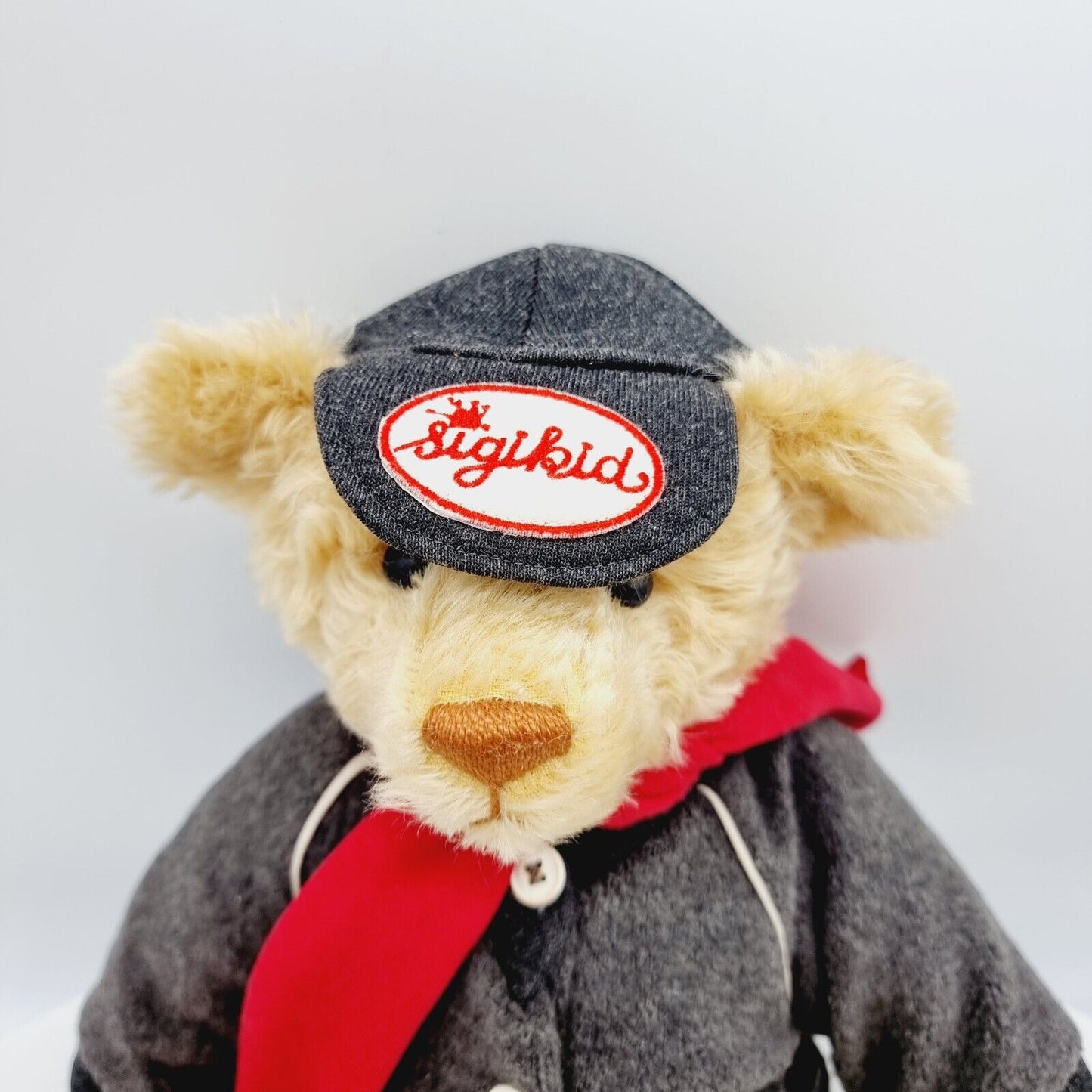 Sigikid Teddybär mit Schal und Mütze 36 cm