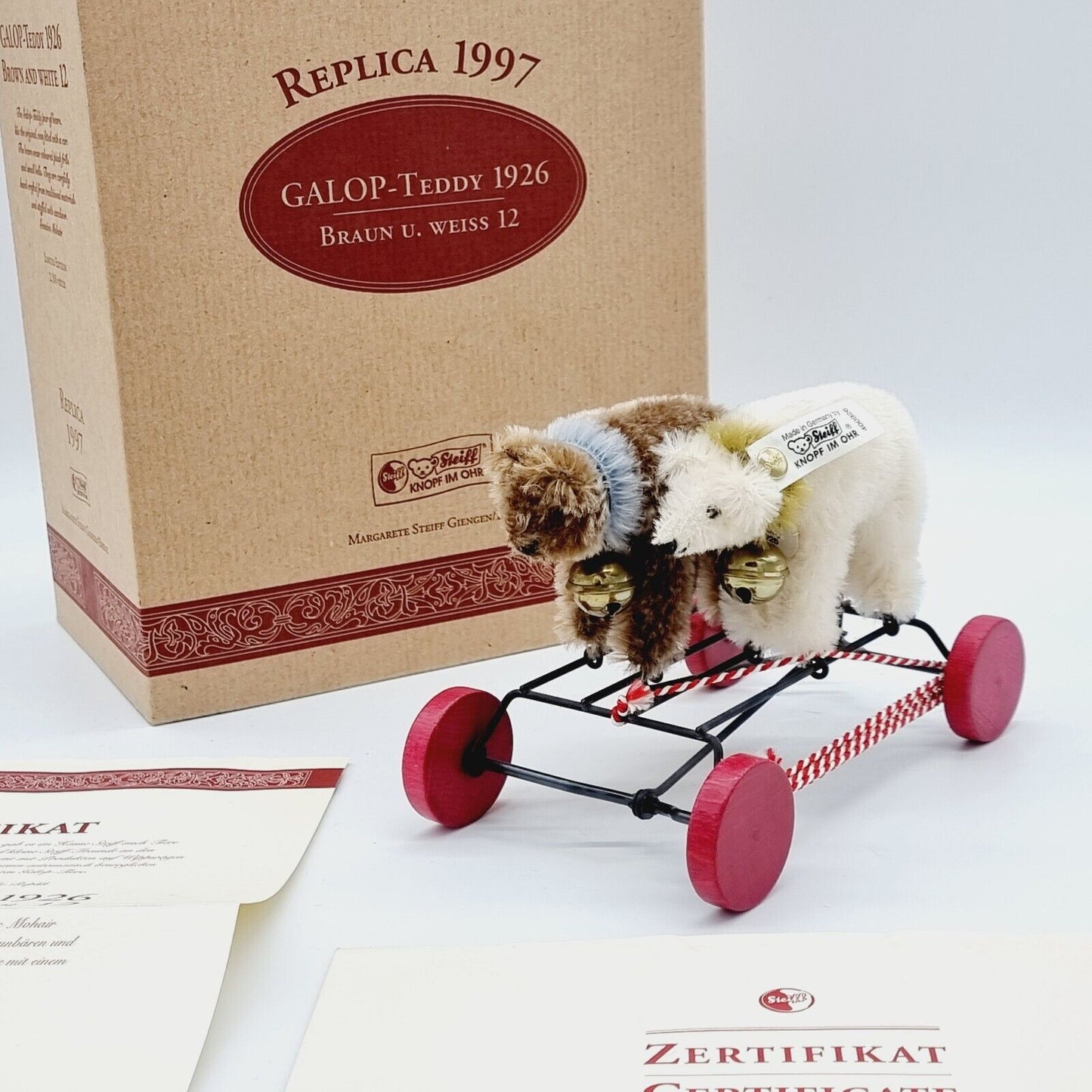Steiff Galopp Teddy 1926 Replica - Nr. 400926 2 Teddys Zuggespann Zertifikat OVP