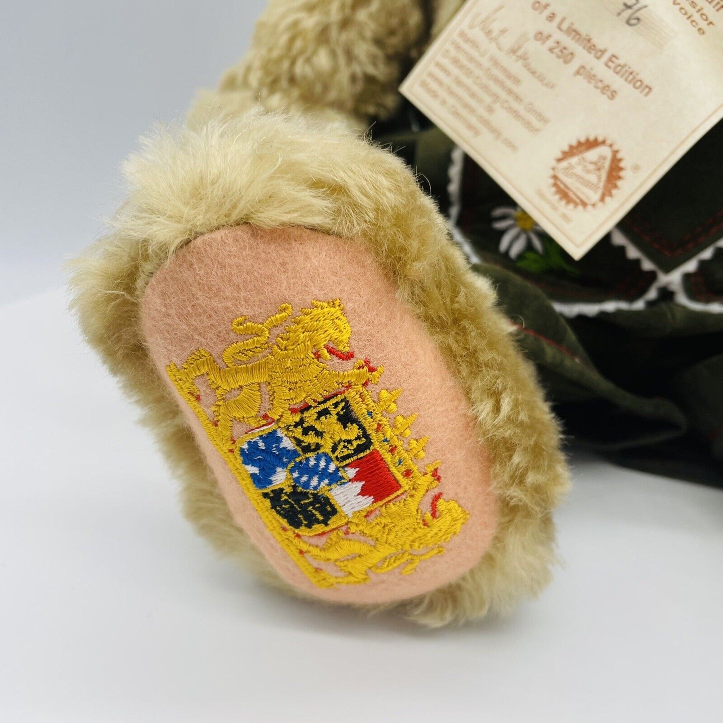 Hermann Coburg Teddybär Oktoberfest 2002 mit Fahne limitiert 250 Mohair