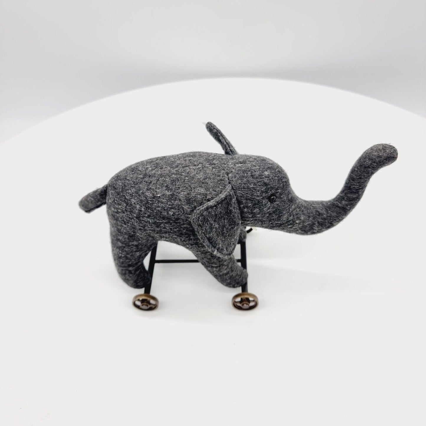 Steiff 420412 Filzelefant auf Rädern 12 cm Club Edition 2004