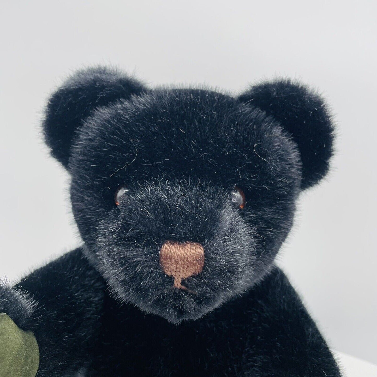 Hermann Teddy Hirschaid Teddybär schwarz mit grünen Pfoten 40cm