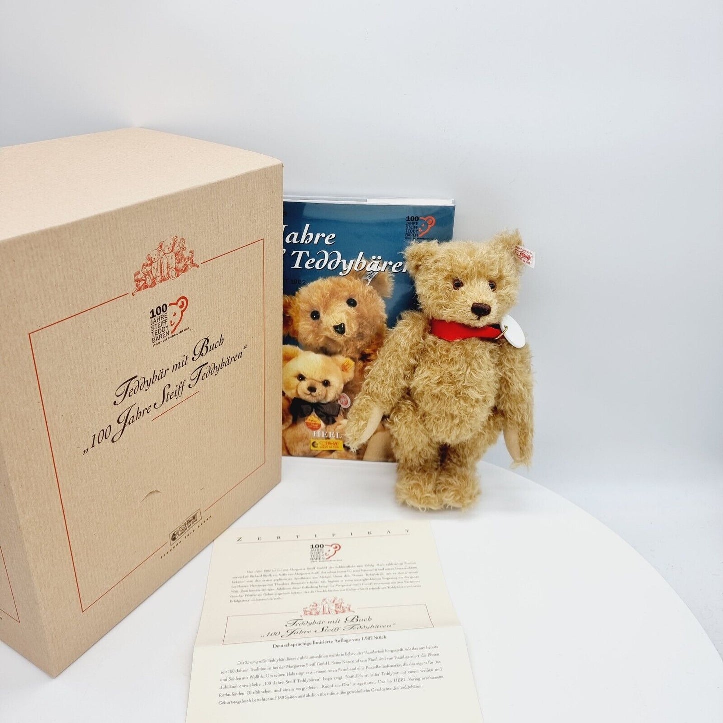 Steiff 038891 Teddybär mit Buch 25 cm 100 Jahre Steiff mit Zertifikat Jahr 2002