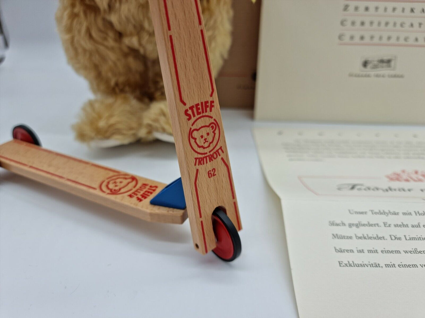 SAMMLER: Steiff 671142 "Teddybär mit Holzroller" neuwertig in OVP