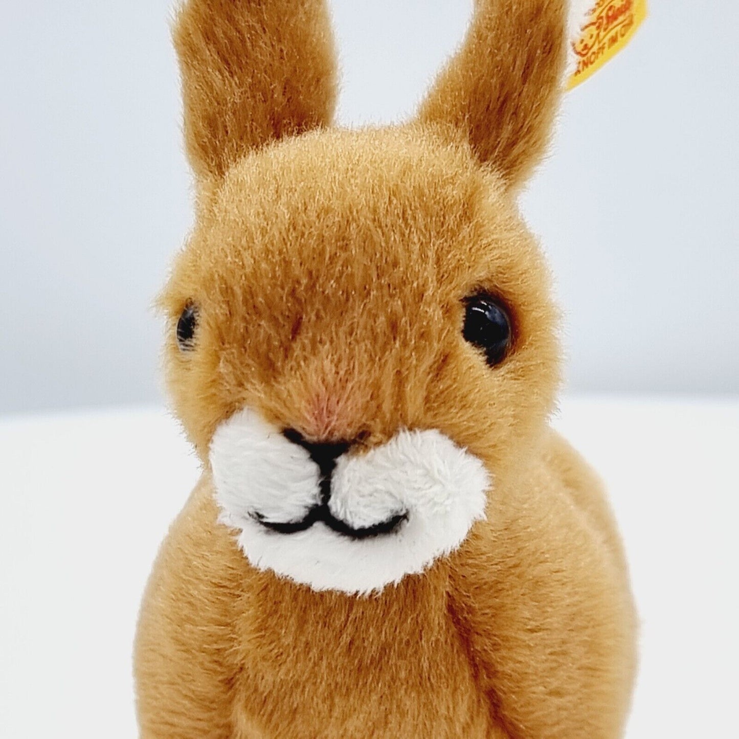 Steiff 683503 Hase goldbraun sitzend für FAO Schwarz 11 cm Plüsch