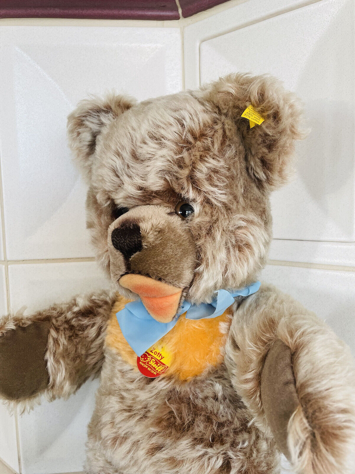 Steiff Teddybär Zotty 0305/45 mit blauer Schleife Originaletikett und Fahne