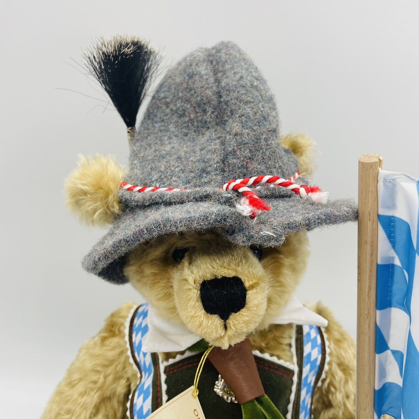 Hermann Coburg Teddybär Oktoberfest 2002 mit Fahne limitiert 250 Mohair