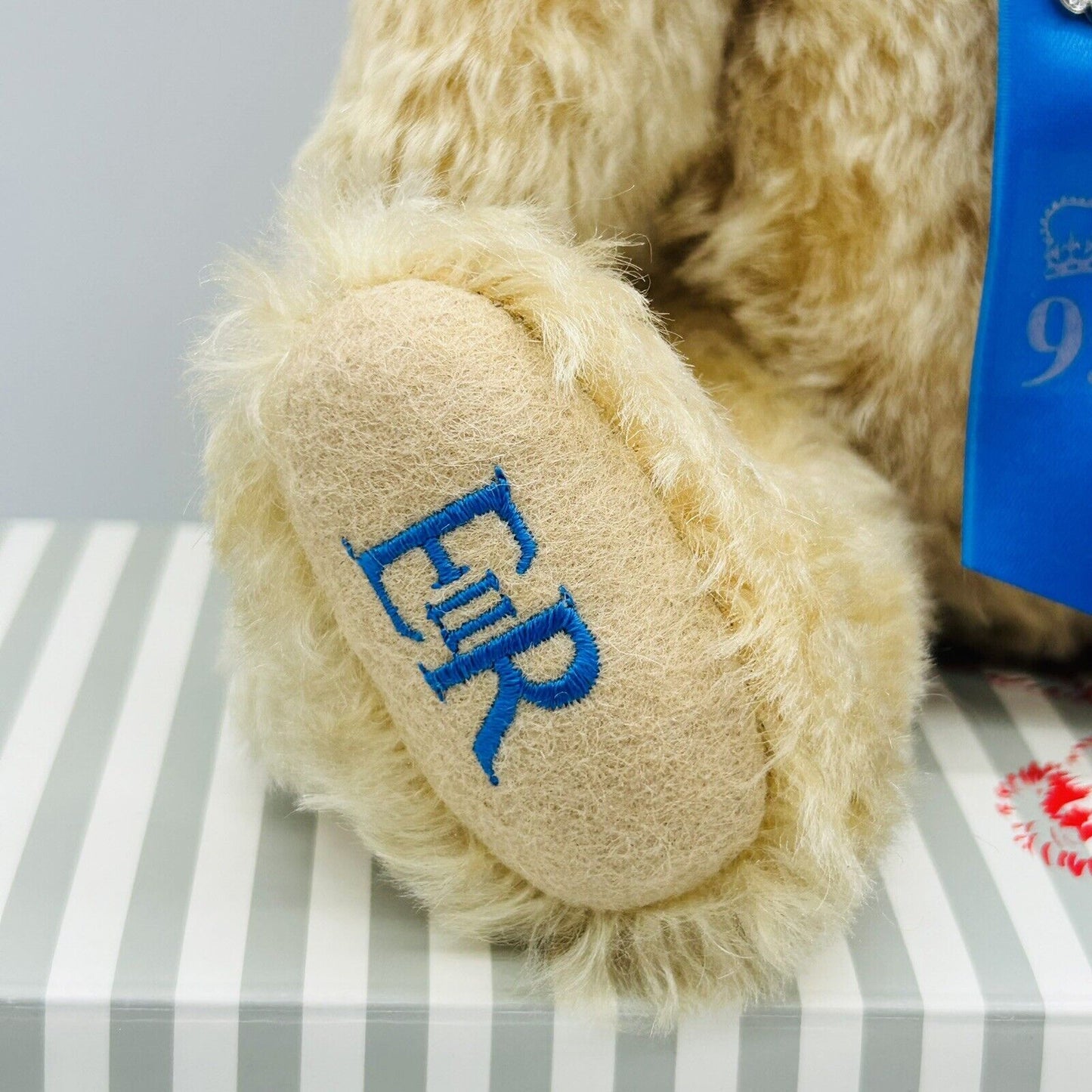 Steiff 691065 Teddybär Queen Elizabeth II 95. Geburtstag limitiert 2021 30 cm