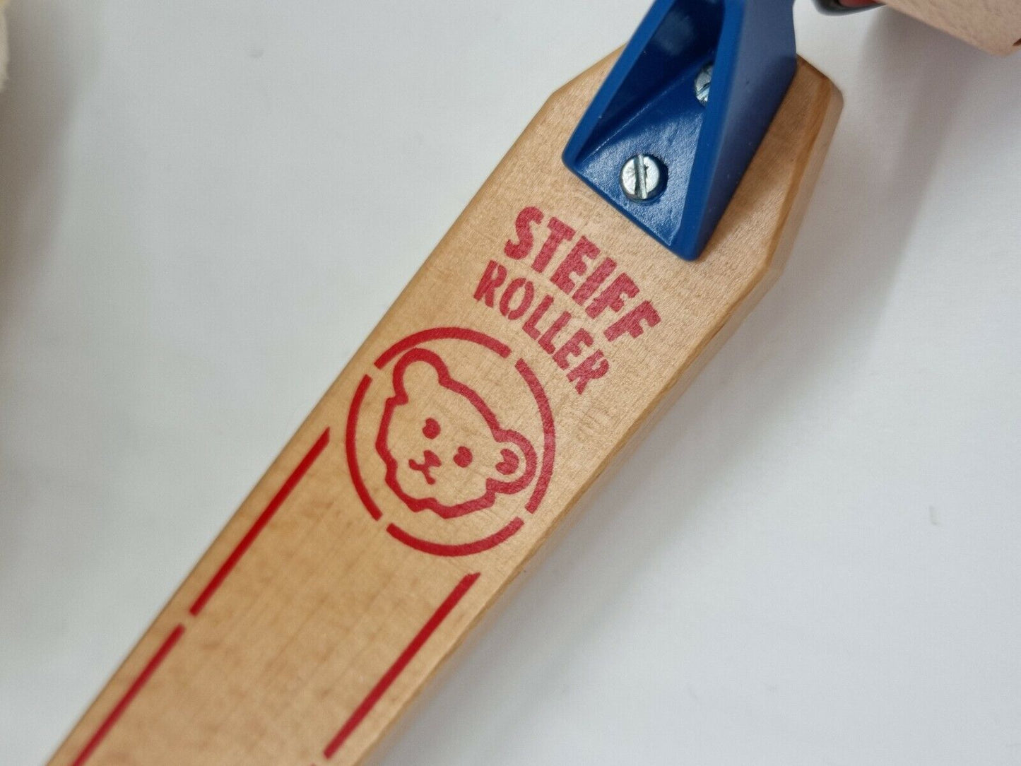 SAMMLER: Steiff 671142 "Teddybär mit Holzroller" neuwertig in OVP
