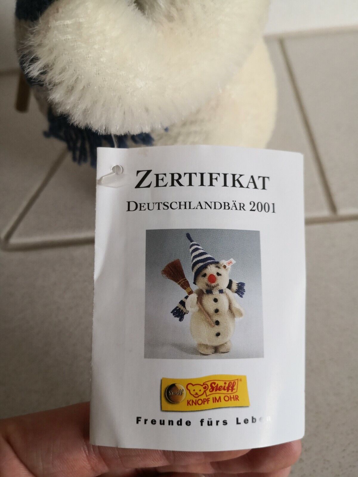 Steiff 670695 Schneemann mit Besen, Schal & Zipfelmütze, komplett mit allen ID`s