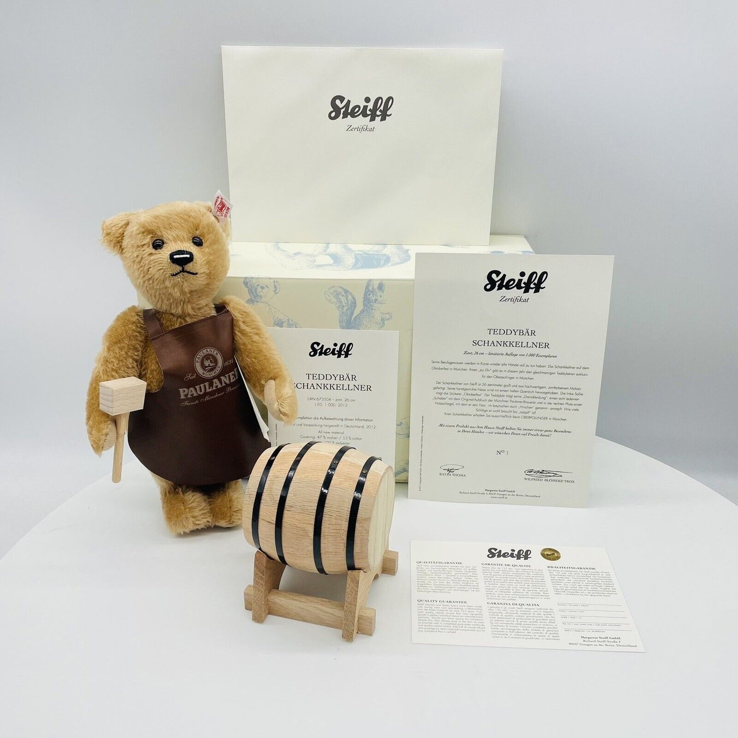 Nr. 1 Steiff Oktoberfest Teddybär Schankkellner 673504 limitiert 1000 aus 2012