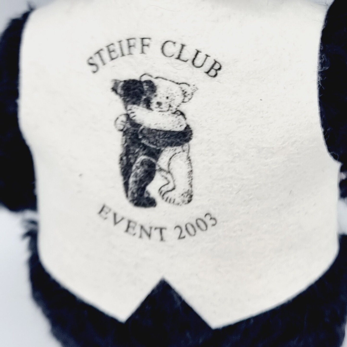 Steiff 420382 Teddybär Club Event 2003 schwarz mit weißer Weste 21 cm