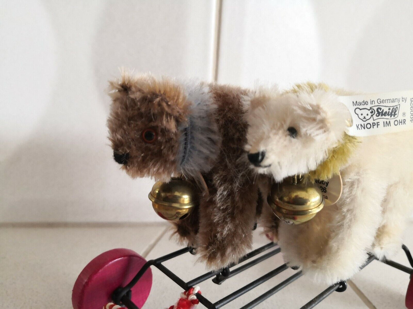 Steiff Galopp Teddy 1926 Replica - Steiff Nr. 400926 = 2 Teddys als Zuggespann