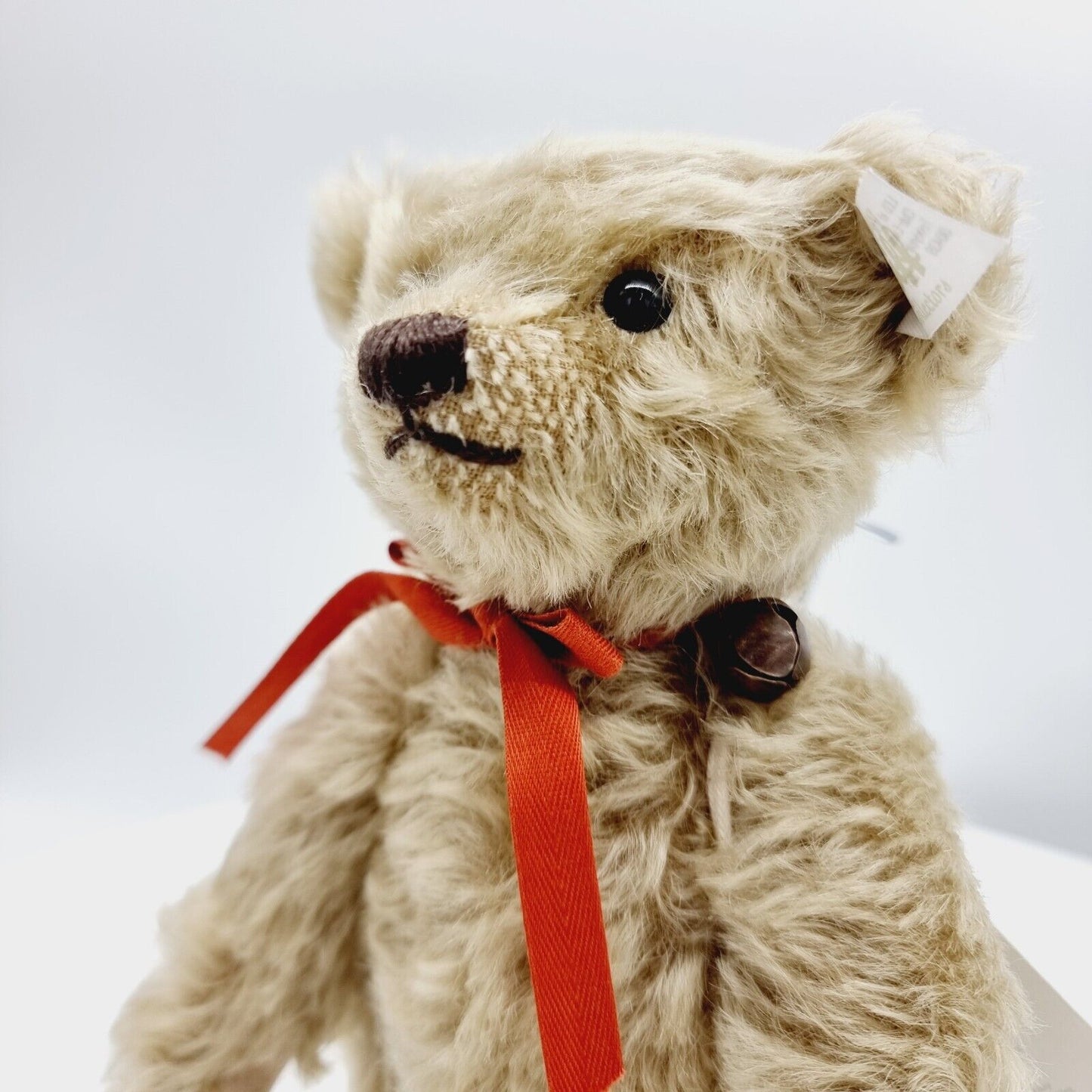 Steiff 421655 Club-Event Teddybär 2021 mit Schleife und Etikett