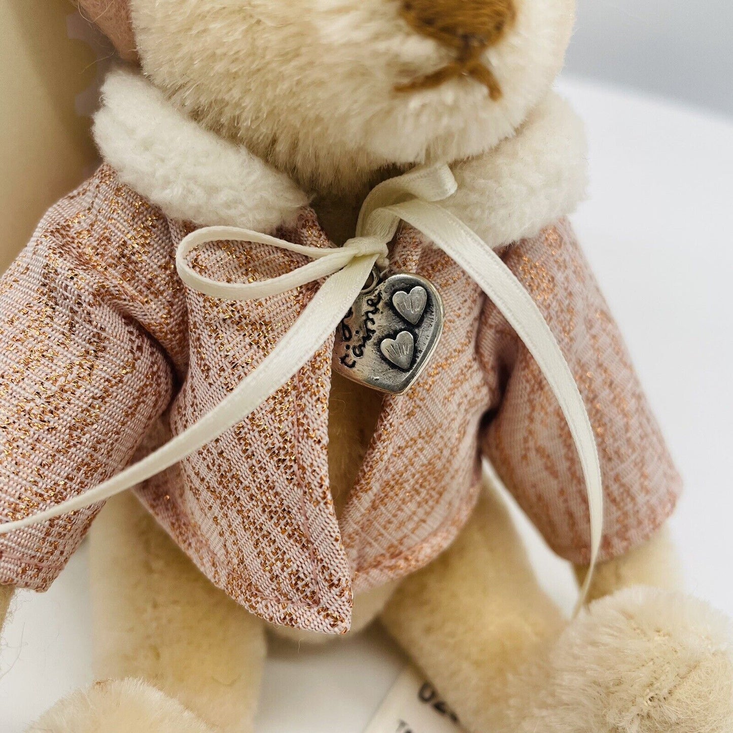 Steiff Great Escapes Teddybär Paris 026881 16cm Mohair