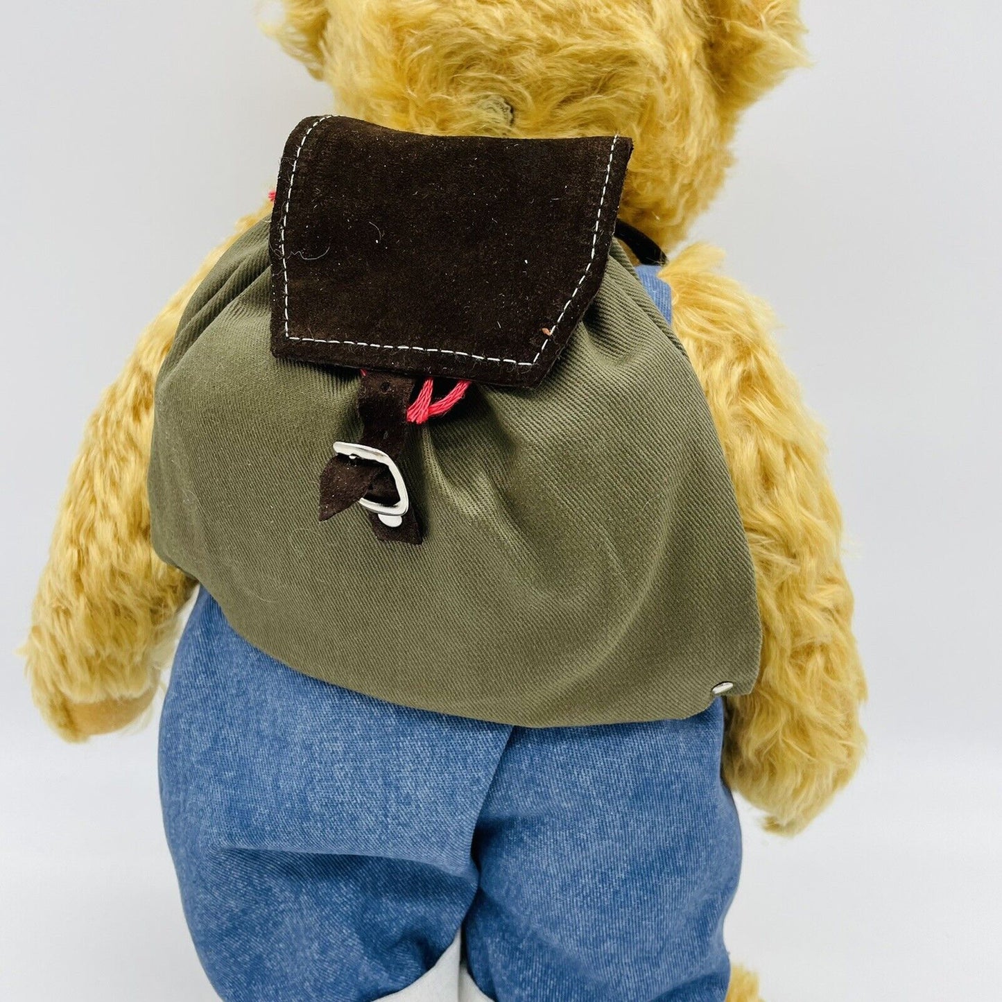 Hermann Coburg Teddybär mit Latzhose, Rucksack und Marienkäfer mit Siegelmarke