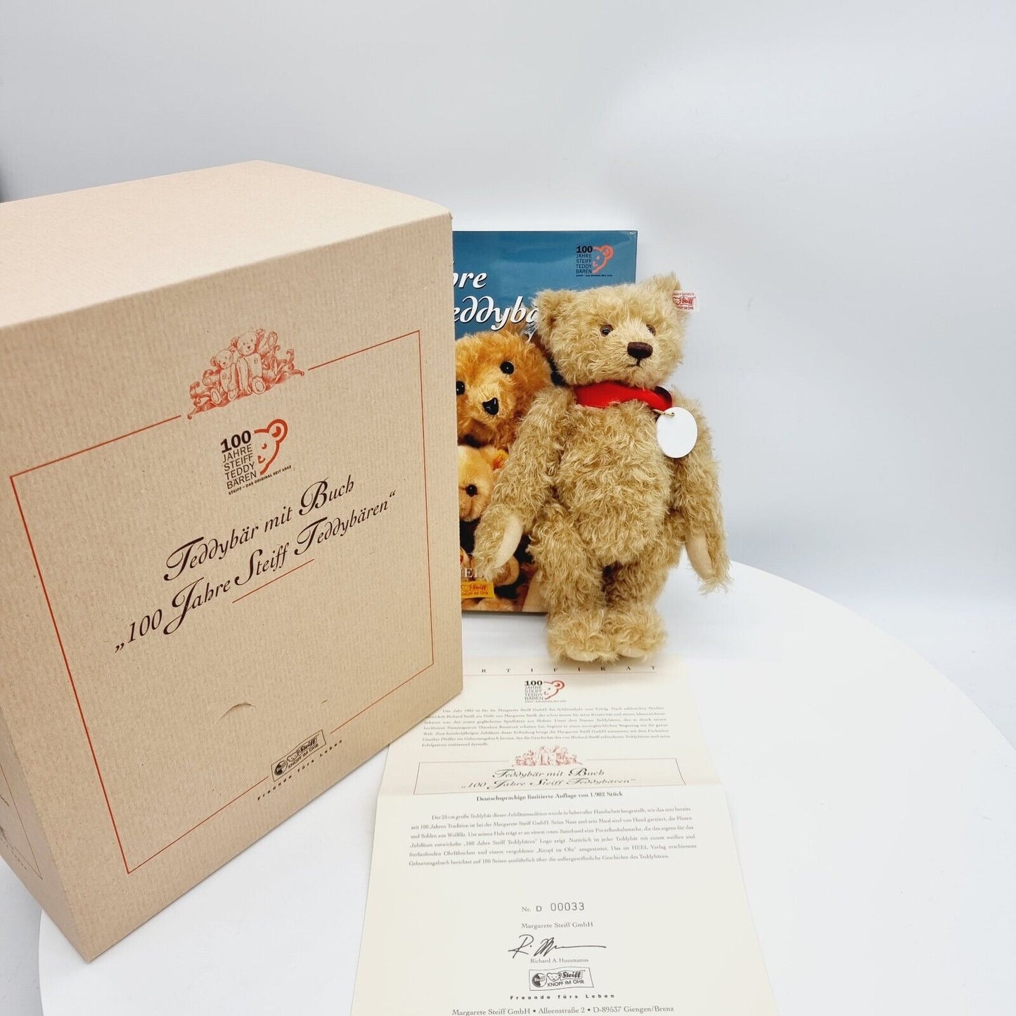 Steiff 038891 Teddybär mit Buch 25 cm 100 Jahre Steiff mit Zertifikat Jahr 2002
