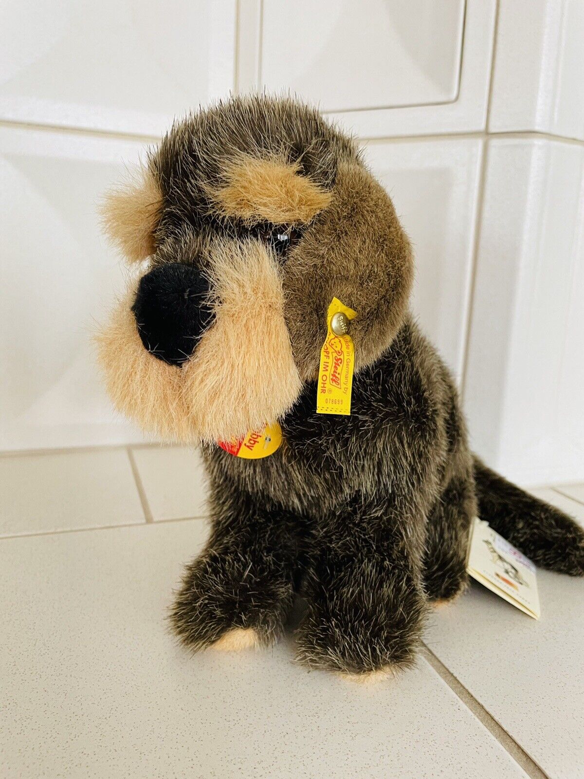 Steiff - Bobby Hund 25 cm EAN 078699 Knopf Fahne Brustschild **Neu** Tier Sammle