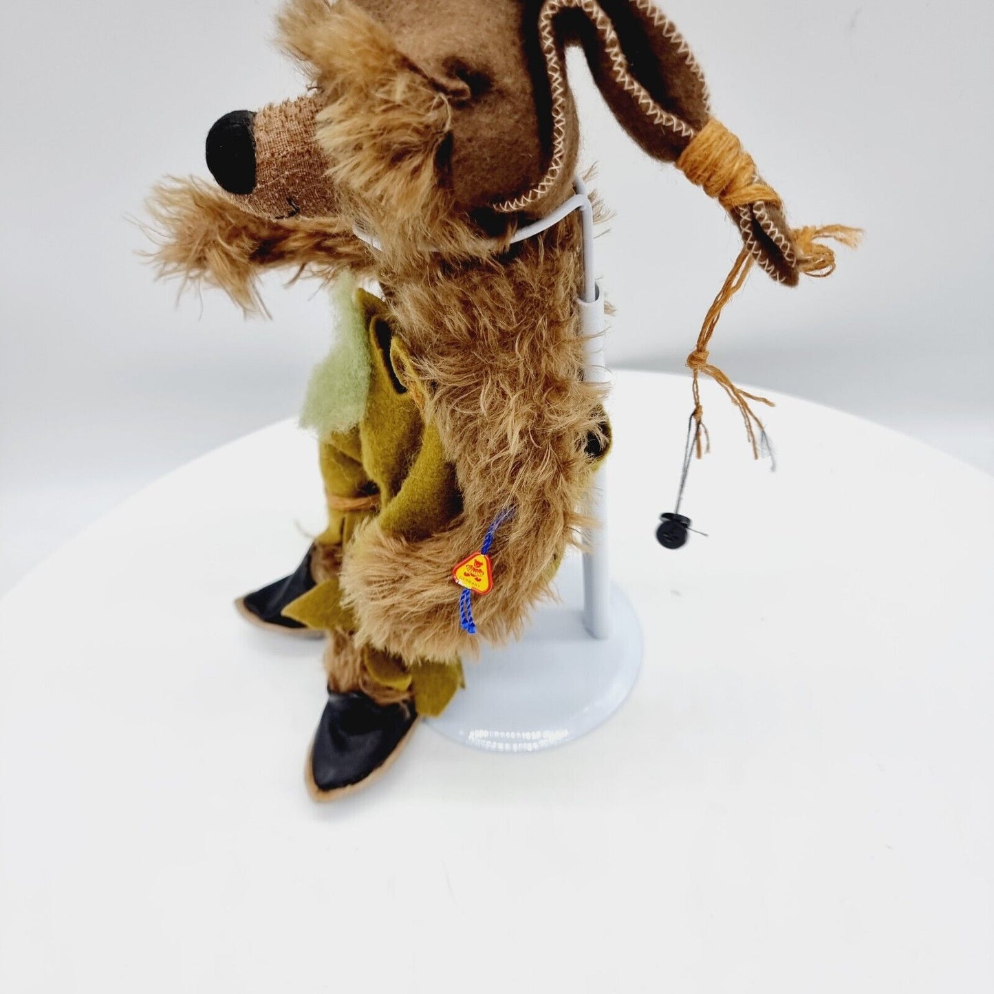 Clemens Teddybär 28 cm braun mit grüner Hose, schwarzen Schuhen und Zipfelmütze