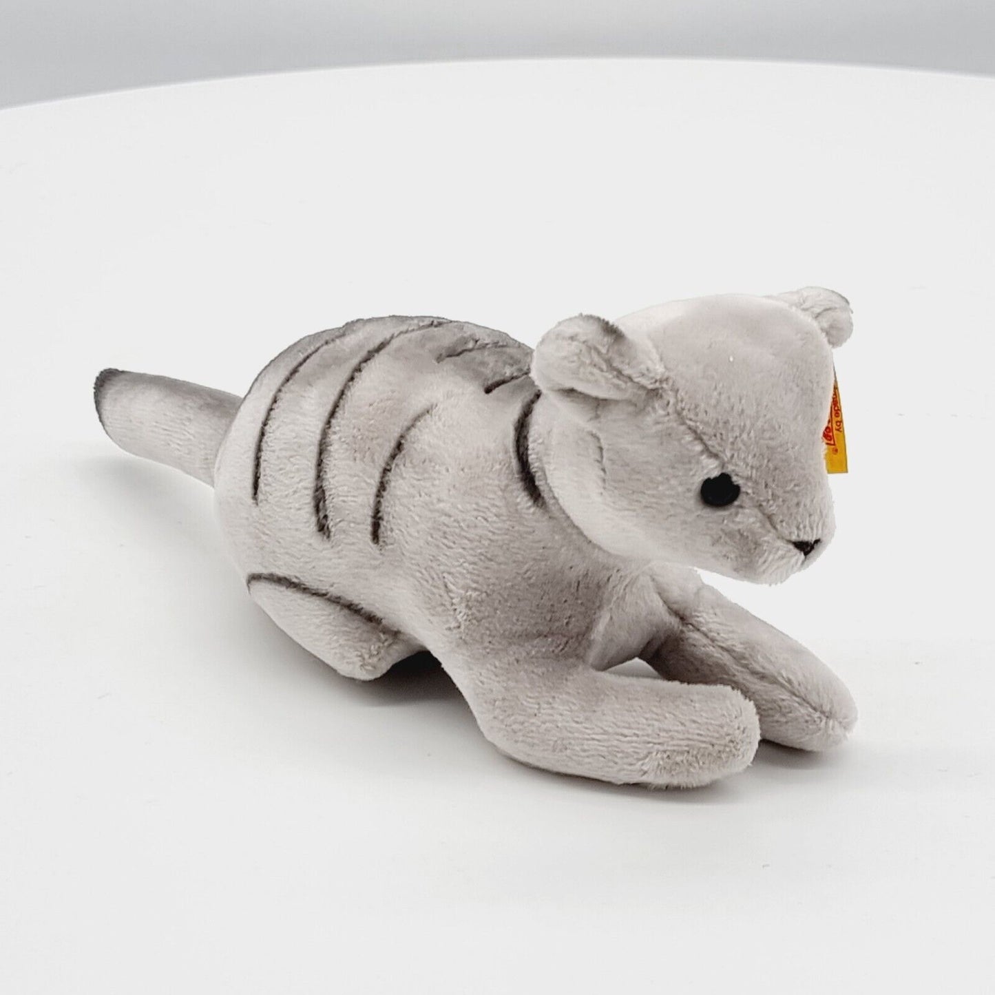 Steiff 683442 Katze liegend für FAO Schwarz 14 cm Plüsch