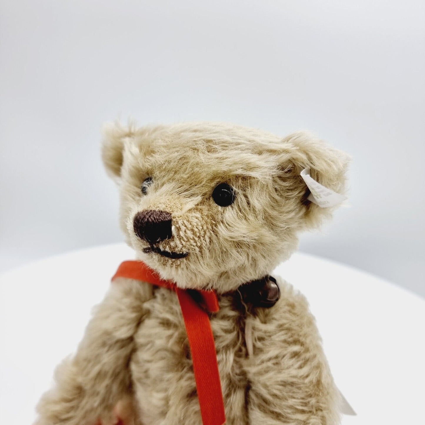 Steiff 421655 Club-Event Teddybär 2021 mit Schleife und Etikett