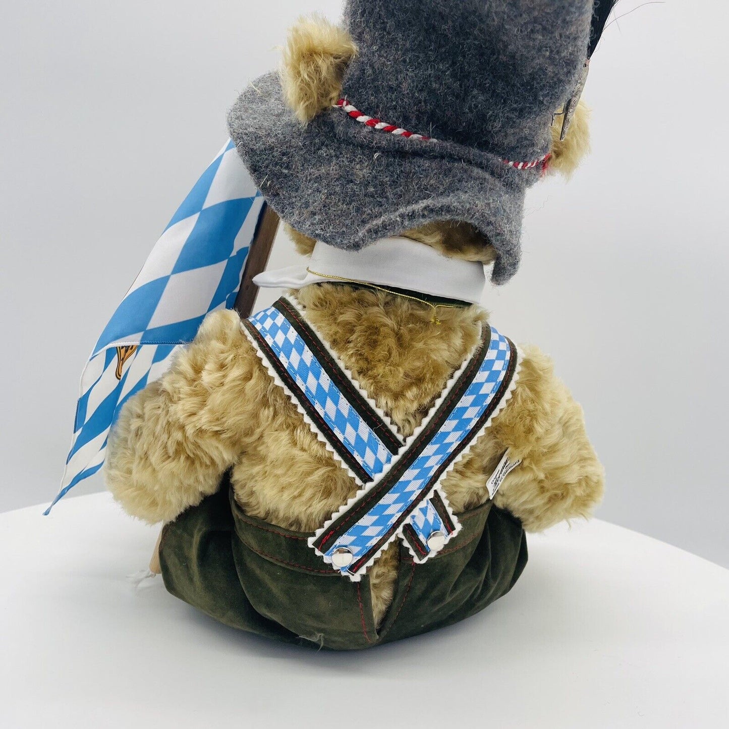 Hermann Coburg Teddybär Oktoberfest 2002 mit Fahne limitiert 250 Mohair