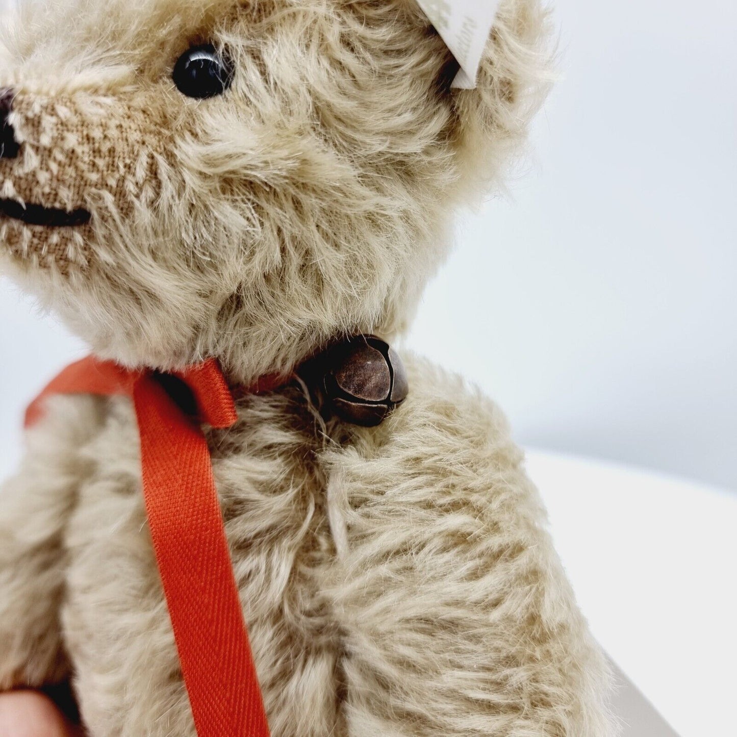 Steiff 421655 Club-Event Teddybär 2021 mit Schleife und Etikett