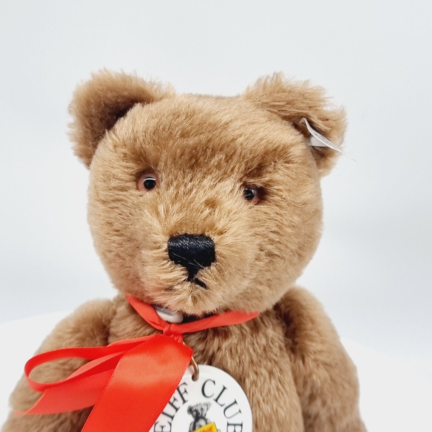 Steiff 420245 Edition 2001 Teddybär 35 cm mit Schleife und Porzellan-Marke