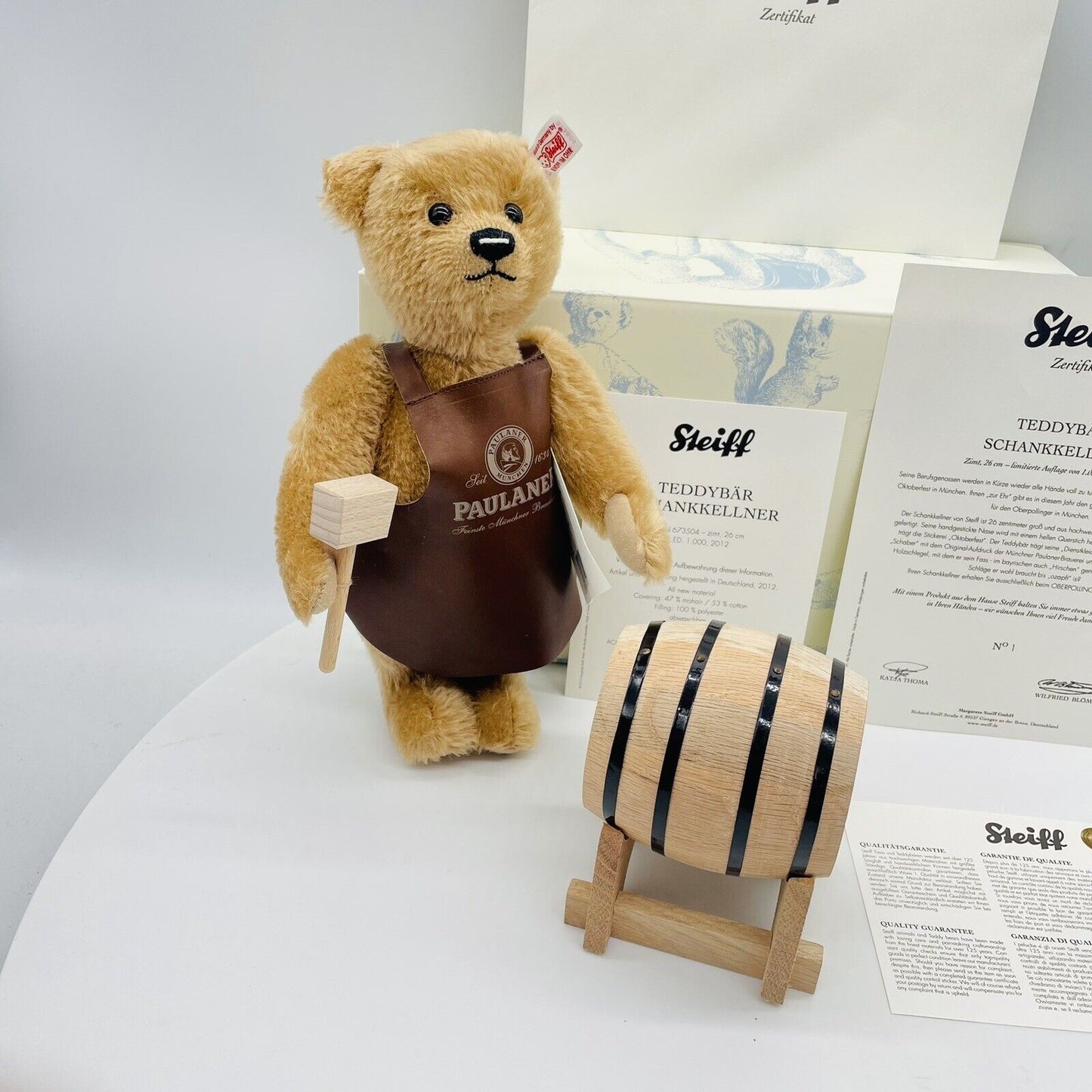 Nr. 1 Steiff Oktoberfest Teddybär Schankkellner 673504 limitiert 1000 aus 2012