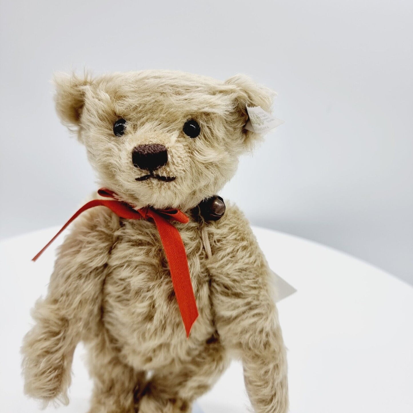 Steiff 421655 Club-Event Teddybär 2021 mit Schleife und Etikett