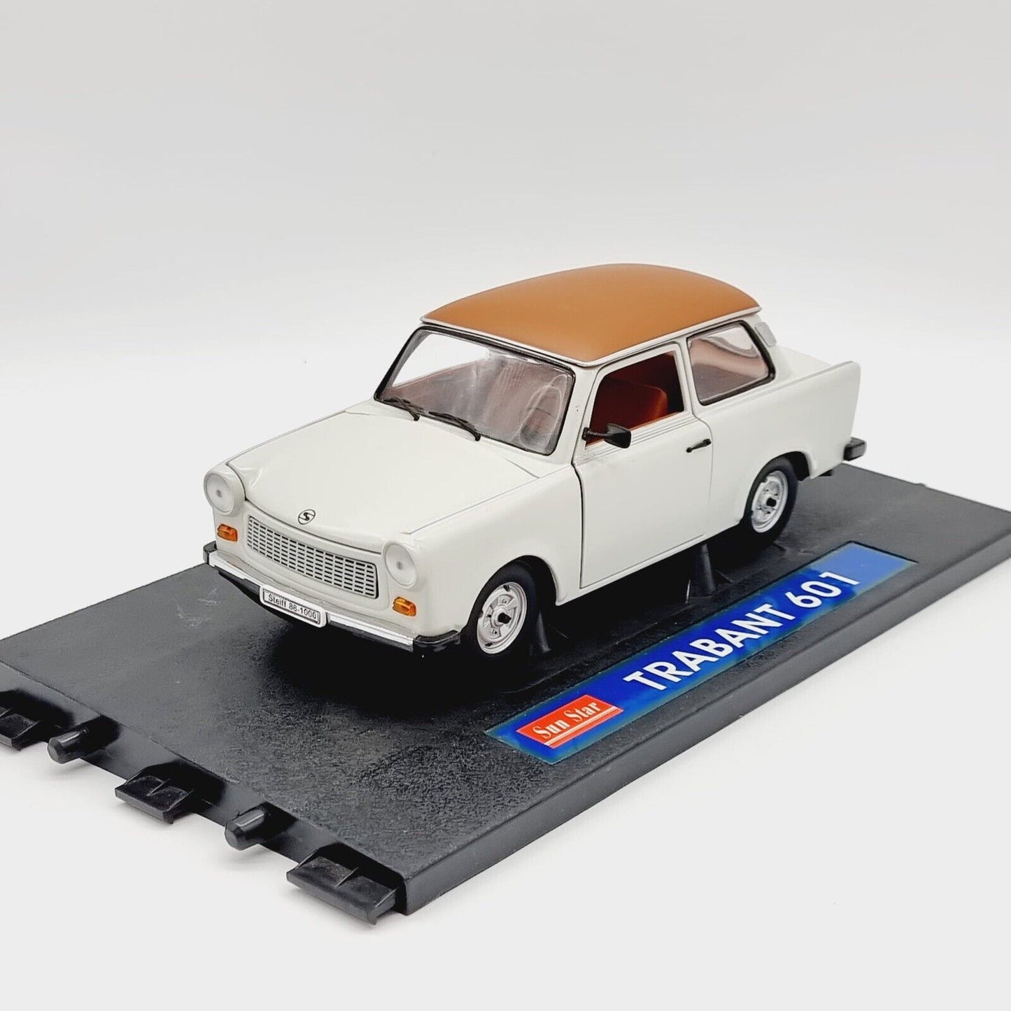 Steiff Trabant 601, EAN 657016, limitiert auf 1 000 Stück, Sun Star
