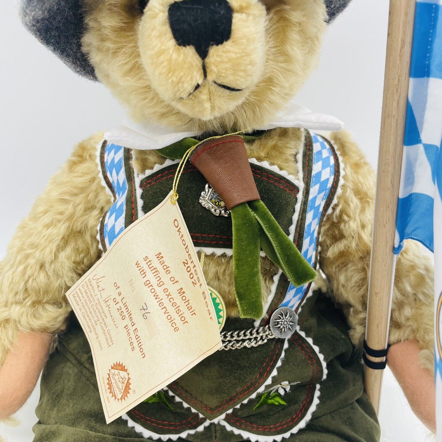 Hermann Coburg Teddybär Oktoberfest 2002 mit Fahne limitiert 250 Mohair