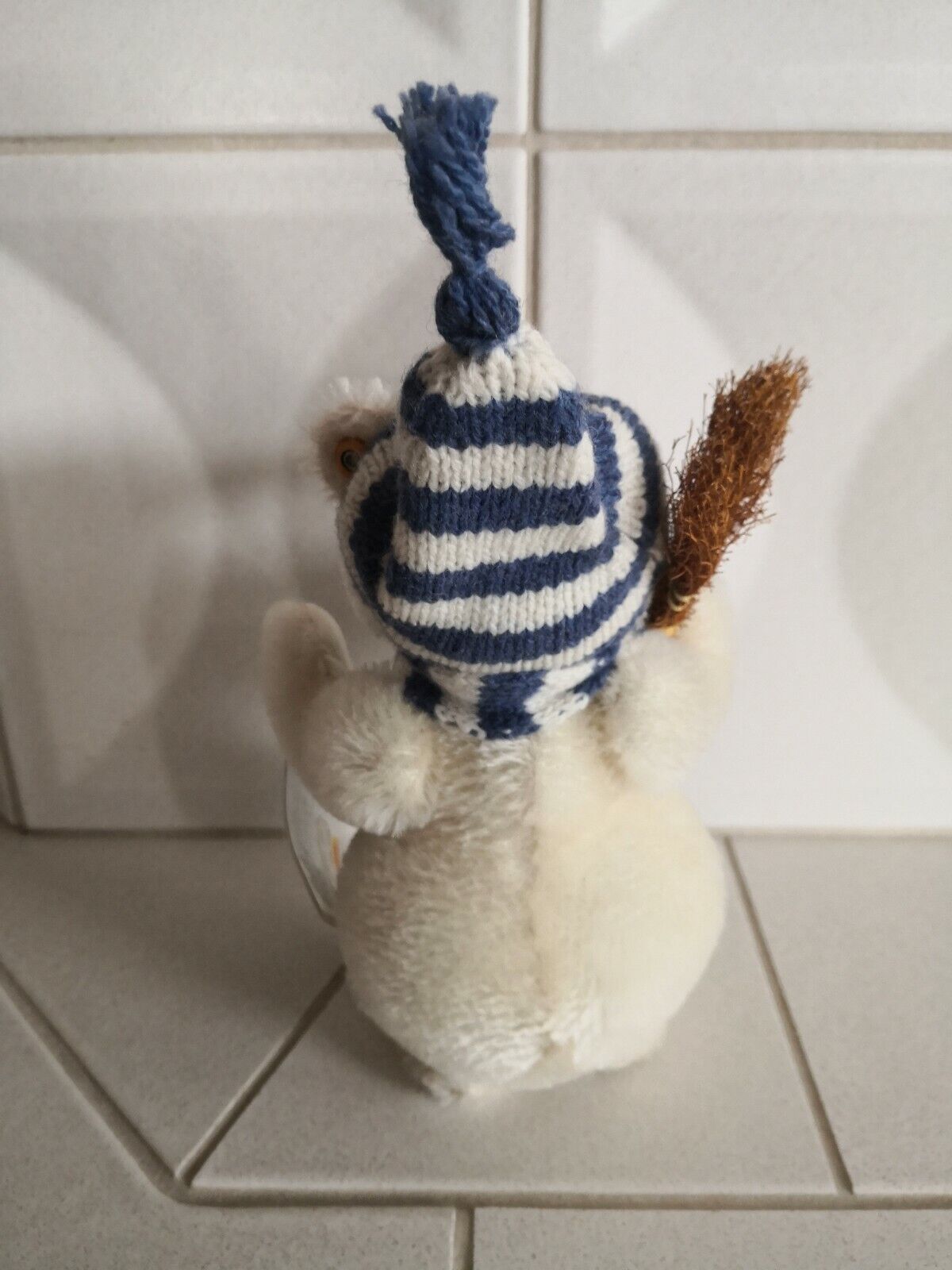 Steiff 670695 Schneemann mit Besen, Schal & Zipfelmütze, komplett mit allen ID`s