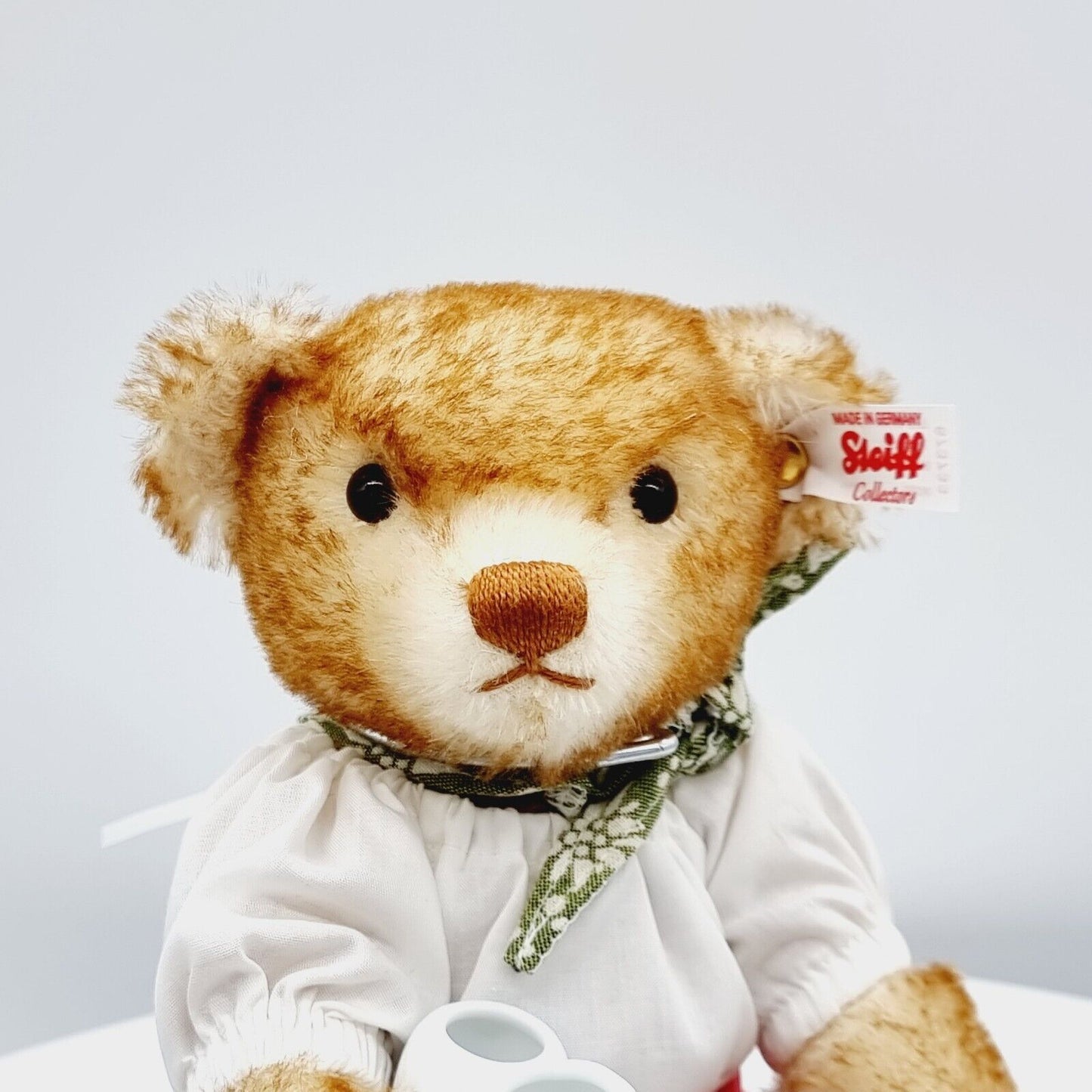 Steiff Teddybär Wiesn-Bedienung 673733 limitiert 500 aus 2015 24cm