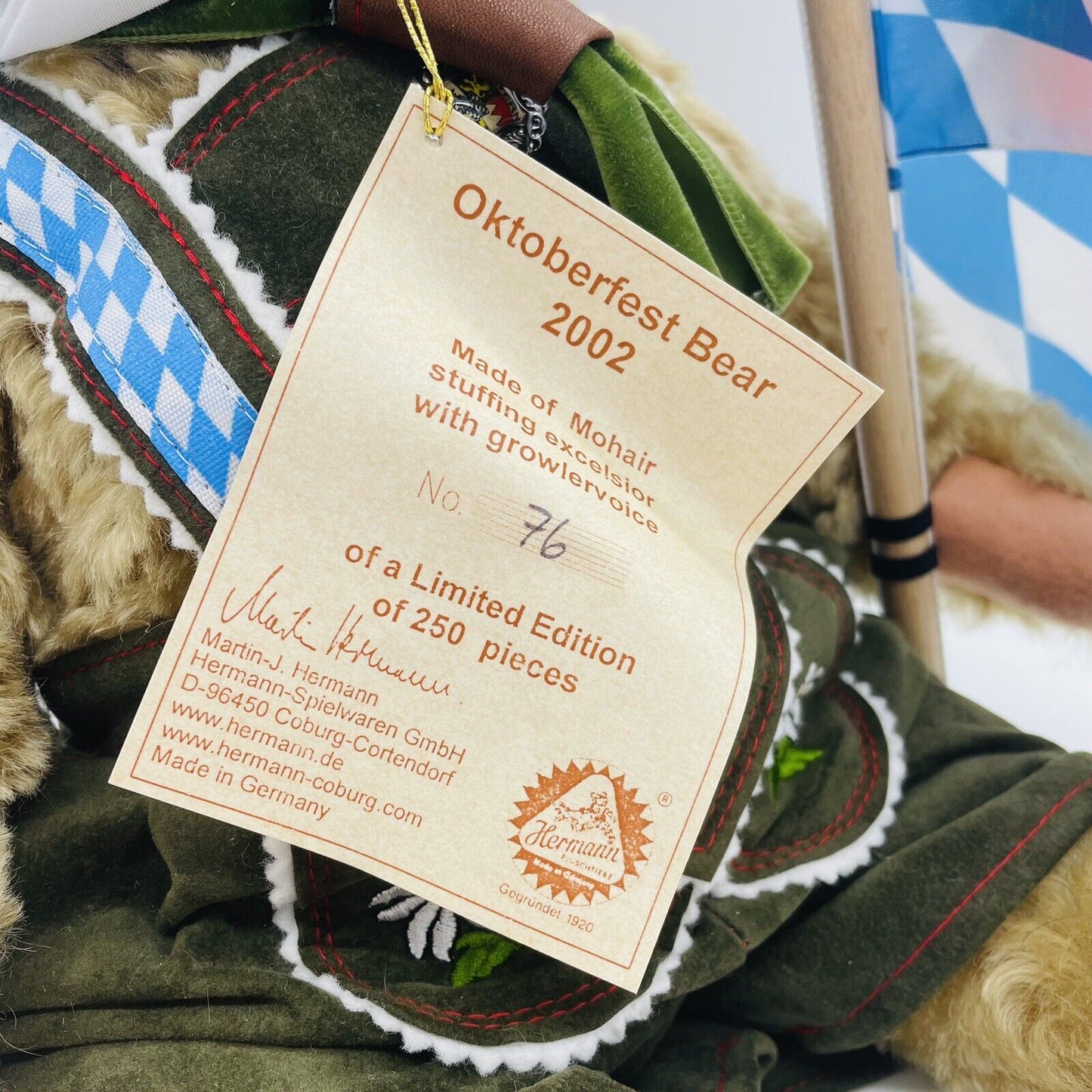 Hermann Coburg Teddybär Oktoberfest 2002 mit Fahne limitiert 250 Mohair