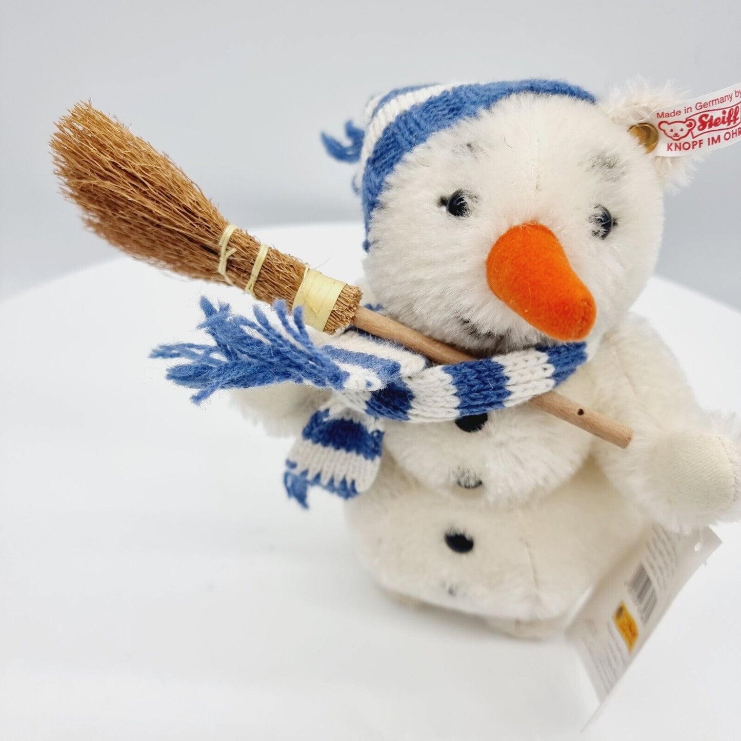 Steiff Schneemann mit Besen 670695 limitiert auf 3000 Stück mit Strickschal