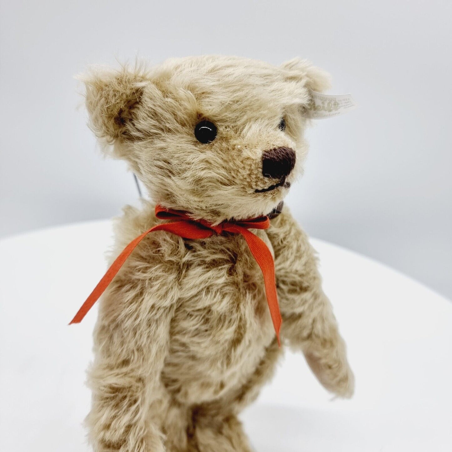 Steiff 421655 Club-Event Teddybär 2021 mit Schleife und Etikett