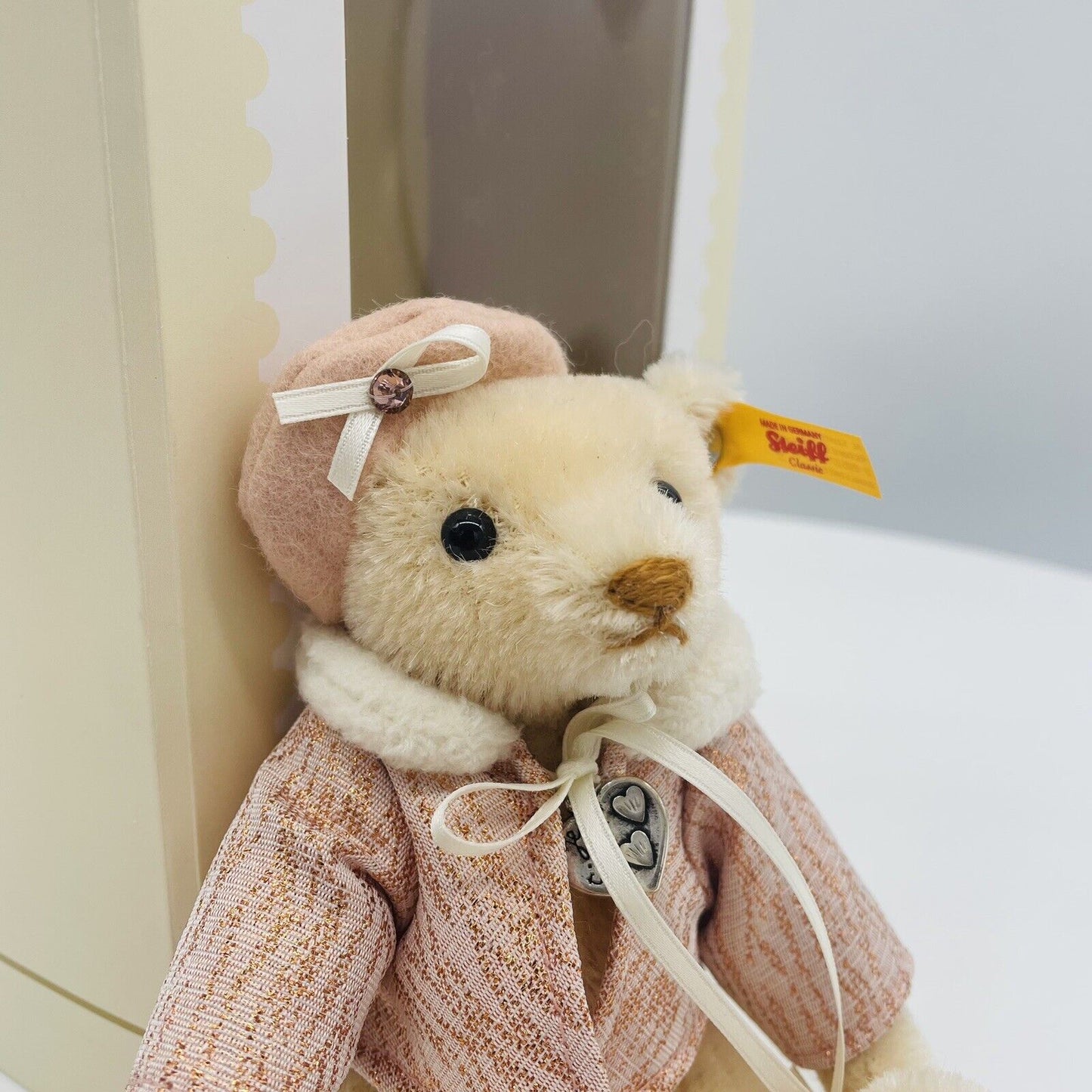 Steiff Great Escapes Teddybär Paris 026881 16cm Mohair