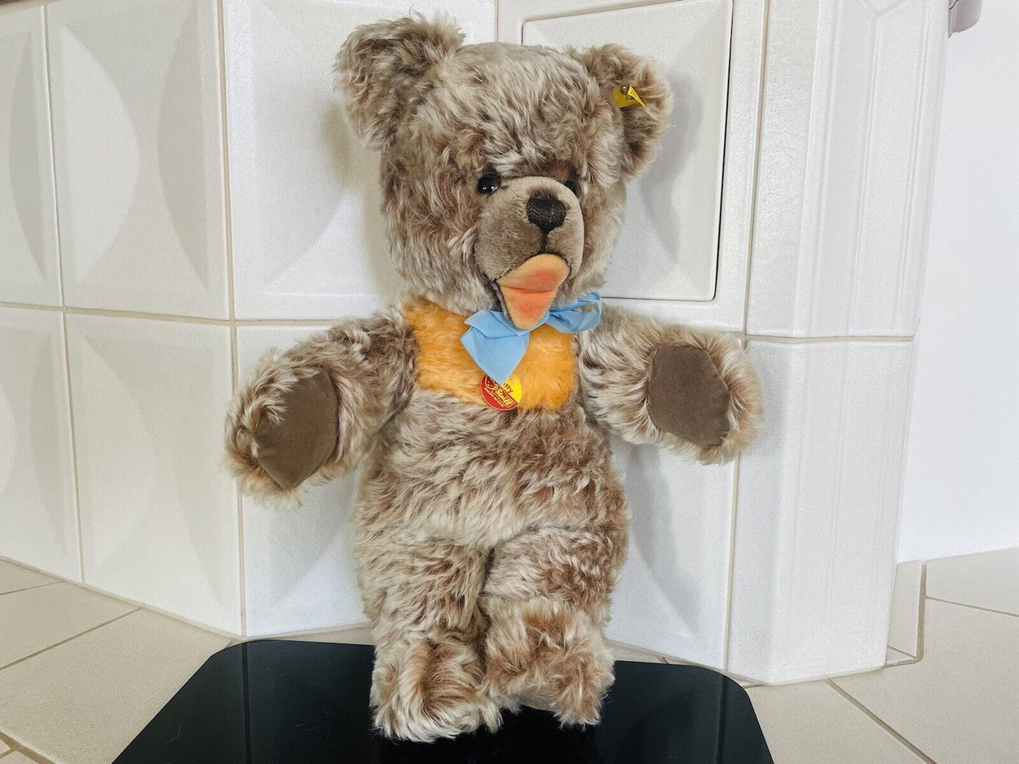 Steiff Teddybär Zotty 0305/45 mit blauer Schleife Originaletikett und Fahne