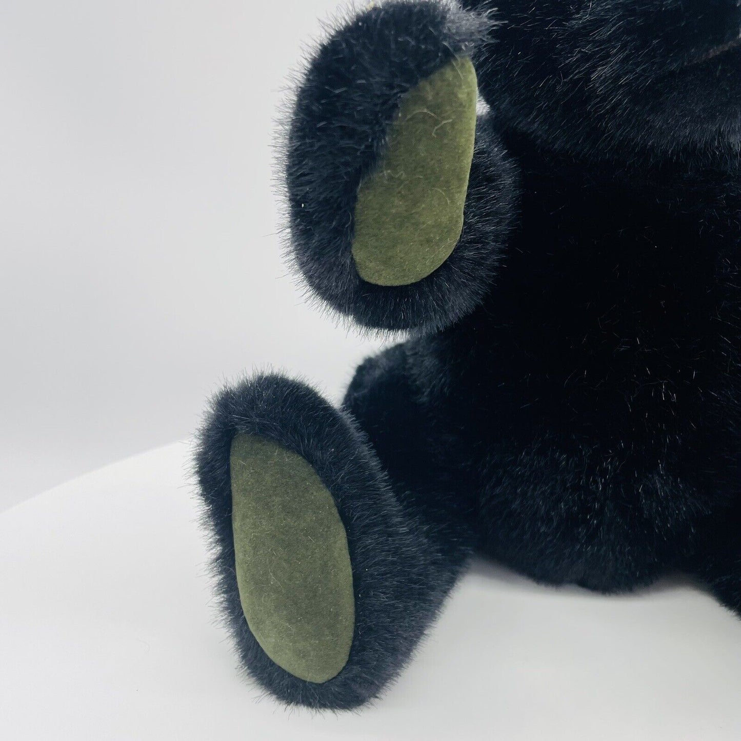 Hermann Teddy Hirschaid Teddybär schwarz mit grünen Pfoten 40cm