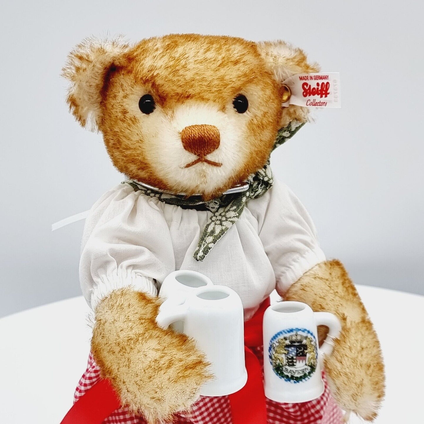 Steiff Teddybär Wiesn-Bedienung 673733 limitiert 500 aus 2015 24cm