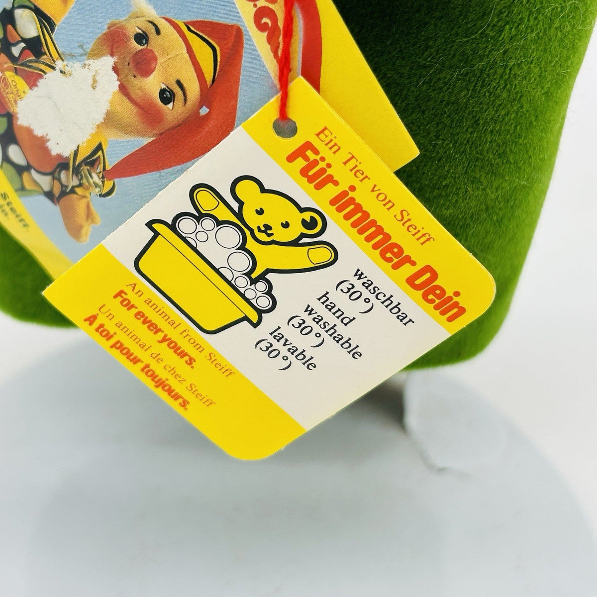 8253572