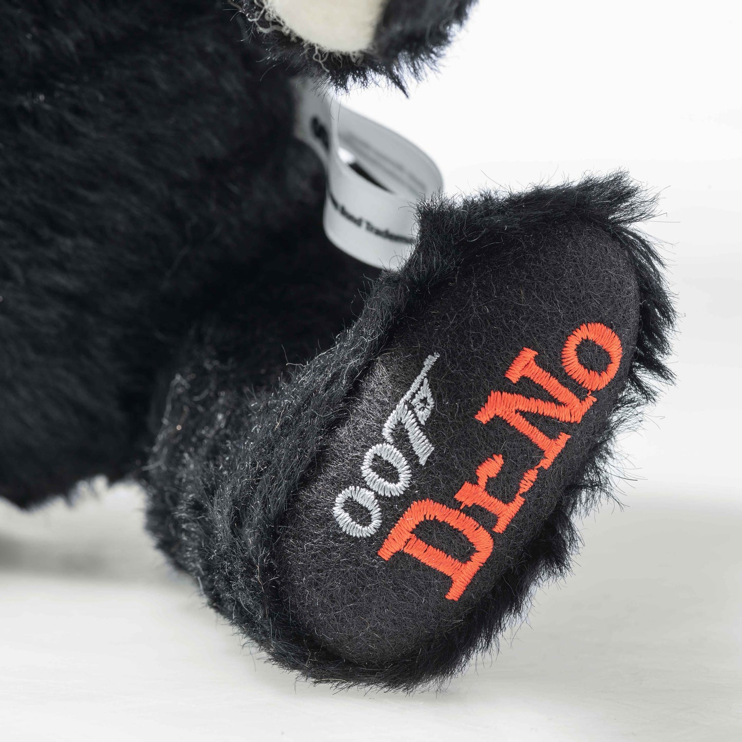 Steiff 007613 James Bond Dr. No Teddybär mit Musikwerk 30 cm