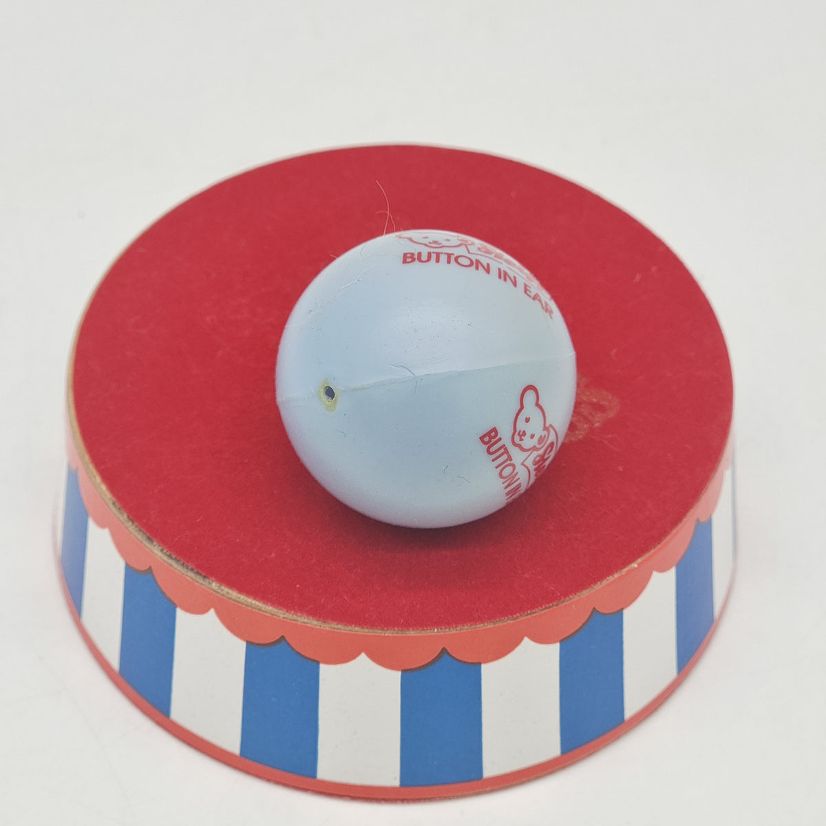 Steiff 0147/12 Golden Age of the Circus Robbe mit Ball und Podest