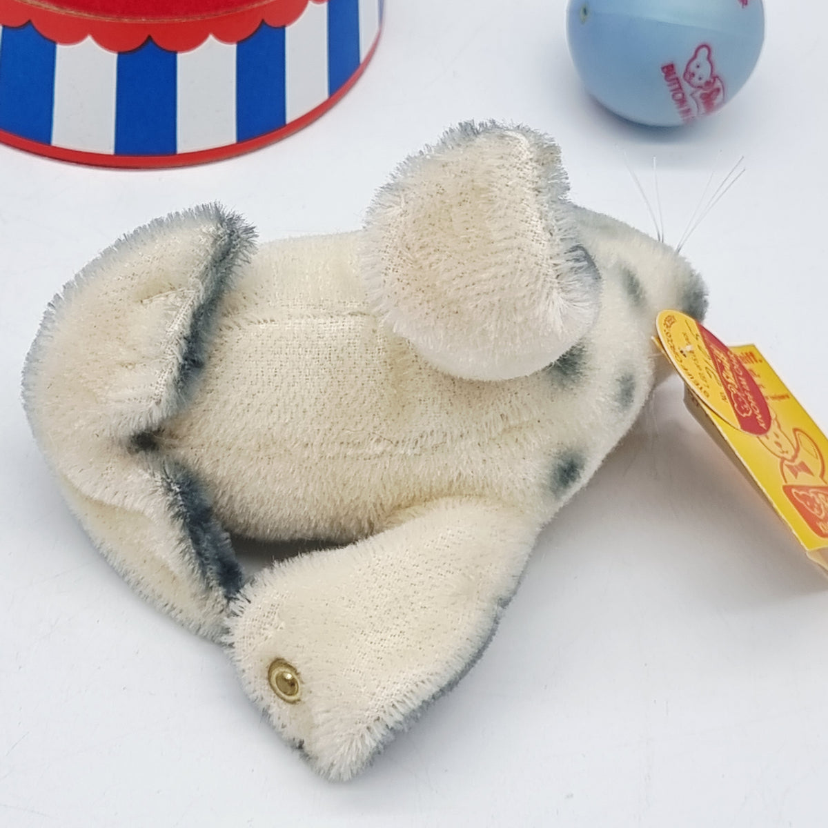 Steiff 0147/12 Golden Age of the Circus Robbe mit Ball und Podest