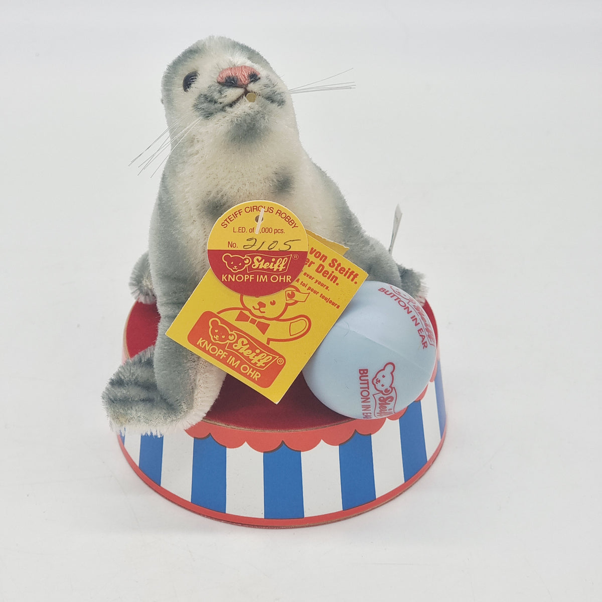 Steiff 0147/12 Golden Age of the Circus Robbe mit Ball und Podest