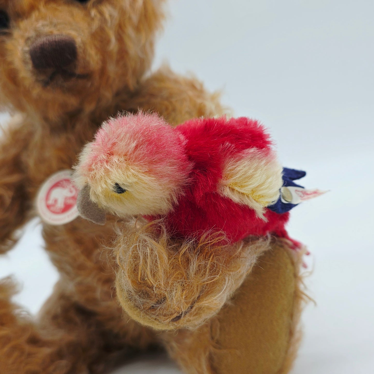 Steiff 034978 Alexander Teddybär 34 cm mit Papagei Mohair