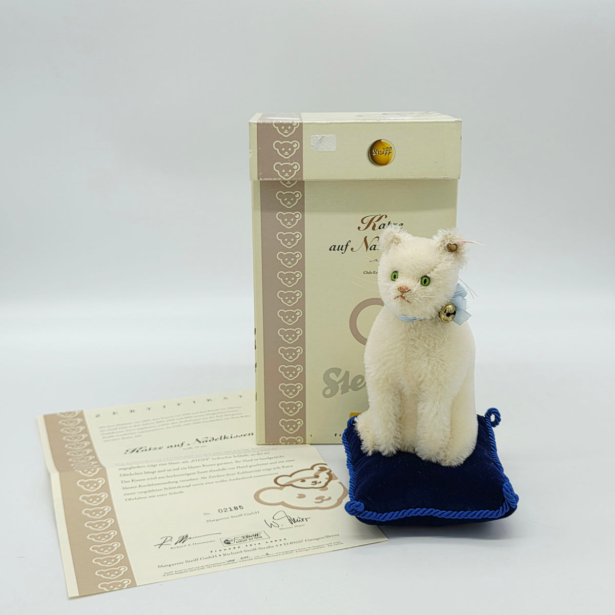 Steiff 420535 Katze auf Nadelkissen weiß 17 cm Jahr 2006